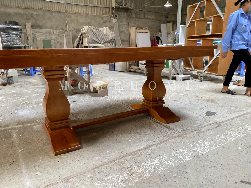 Thi công nội thất gỗ tự nhiên được nhiều gia đình ưa chuộng bởi sự sang trọng mà nó mang lại có độ bền cao, chắc chắn chịu được sự va đập, dễ uốn nắn khi tạo hình