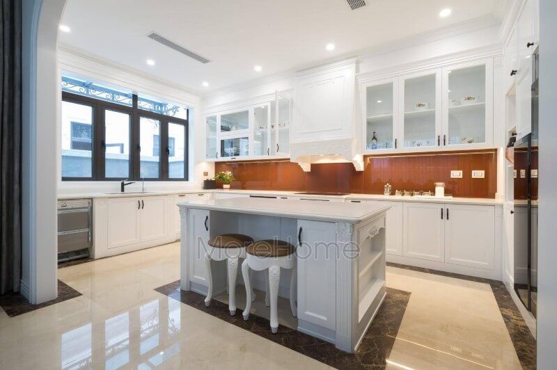 Quý khách đang cần tìm một công ty thi công và sản xuất nội thất bếp đẹp cho biệt thự tại Vinhomes Imperia Hải Phòng thì có thể tham khảo dự án thi công hoàn thiện nội thất bếp tân cổ điển của Morehomes tại đây.